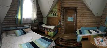 Фото номера Четырехместный номер с балконом Лоджи Hotel Piatkovskyi г. Пилипец 7
