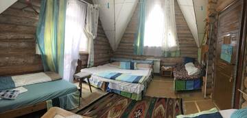 Фото номера Четырехместный номер с балконом Лоджи Hotel Piatkovskyi г. Пилипец 10